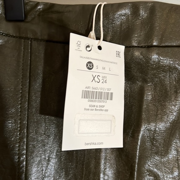 NWT ASOS Faux Leather Mini Skirt - Size XS (Olive Green) - Picture 3 of 6